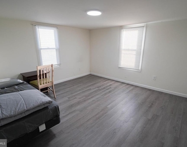 231 Newton Street - Photo Thumbnail 13