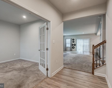 112 Sherman Way - Photo Thumbnail 3