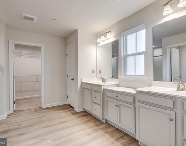 112 Sherman Way - Photo Thumbnail 28