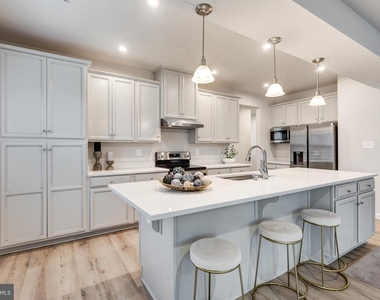112 Sherman Way - Photo Thumbnail 11