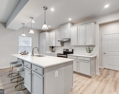112 Sherman Way - Photo Thumbnail 13