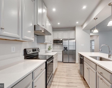 112 Sherman Way - Photo Thumbnail 16