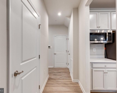 112 Sherman Way - Photo Thumbnail 17