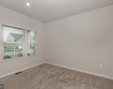 112 Sherman Way - Photo Thumbnail 5