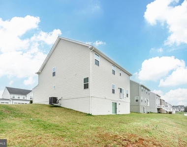 112 Sherman Way - Photo Thumbnail 45