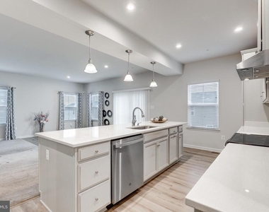 112 Sherman Way - Photo Thumbnail 14
