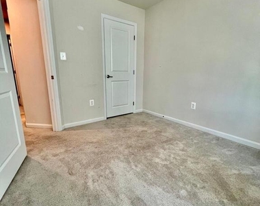 105 Caswell Drive - Photo Thumbnail 31