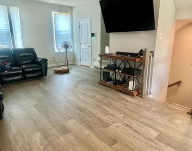 105 Caswell Drive - Photo Thumbnail 9