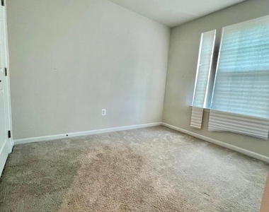 105 Caswell Drive - Photo Thumbnail 27