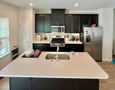 105 Caswell Drive - Photo Thumbnail 6