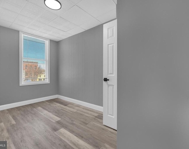 1725 Hollins Street - Photo Thumbnail 9