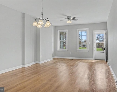 203 N Dupont Street - Photo Thumbnail 3