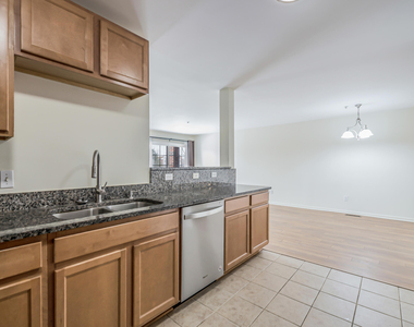 120 W Oakbrook Drive - Photo Thumbnail 3