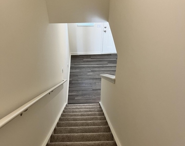 2065 Glen Crossing Drive - Photo Thumbnail 3