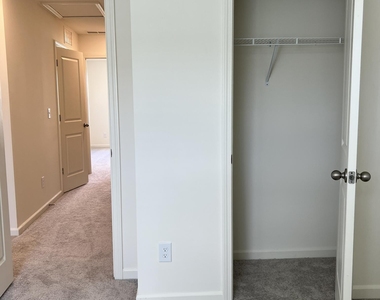 2065 Glen Crossing Drive - Photo Thumbnail 4