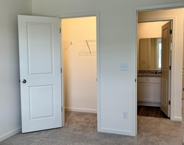 2065 Glen Crossing Drive - Photo Thumbnail 5