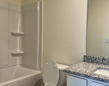 2065 Glen Crossing Drive - Photo Thumbnail 7