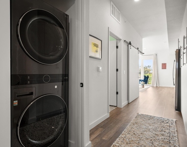 4004 Banister Ln - Photo Thumbnail 4