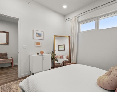 4004 Banister Ln - Photo Thumbnail 1
