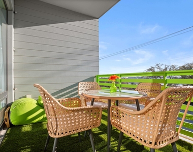 4004 Banister Ln - Photo Thumbnail 17