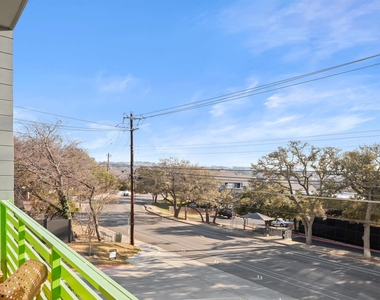 4004 Banister Ln - Photo Thumbnail 18
