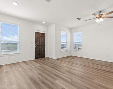 108 Hartson Dr - Photo Thumbnail 5