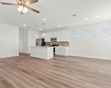 108 Hartson Dr - Photo Thumbnail 7