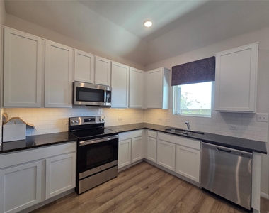 8902 Grand Western - Photo Thumbnail 18