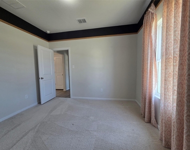 8902 Grand Western - Photo Thumbnail 14