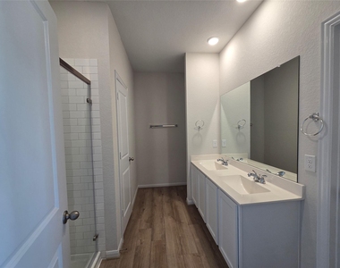 8902 Grand Western - Photo Thumbnail 4