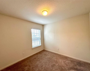 1469 Breanna Ln - Photo Thumbnail 8