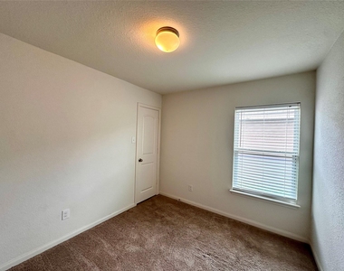 1469 Breanna Ln - Photo Thumbnail 6