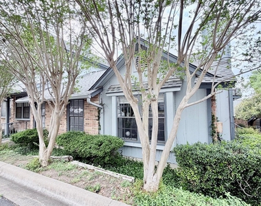 1411 Gracy Farms Ln - Photo Thumbnail 2