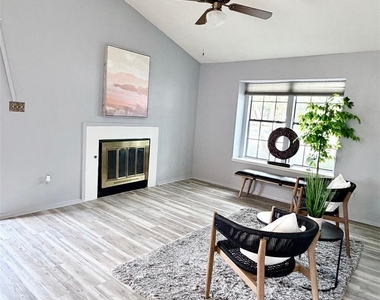 1411 Gracy Farms Ln - Photo Thumbnail 7