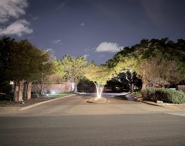 1411 Gracy Farms Ln - Photo Thumbnail 28