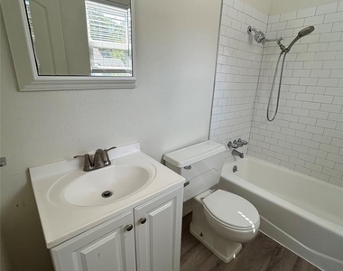 1106 W 22nd 1/2 St - Photo Thumbnail 9