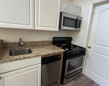1106 W 22nd 1/2 St - Photo Thumbnail 4