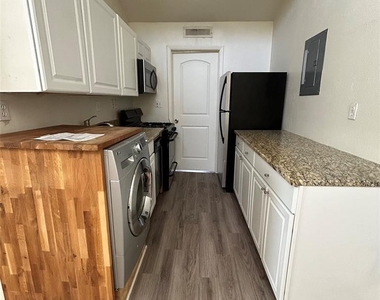 1106 W 22nd 1/2 St - Photo Thumbnail 3