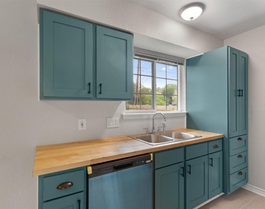 2532 Chaparral Trl - Photo Thumbnail 8