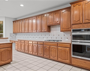 10700 Pointe View Dr - Photo Thumbnail 9