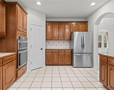 10700 Pointe View Dr - Photo Thumbnail 11