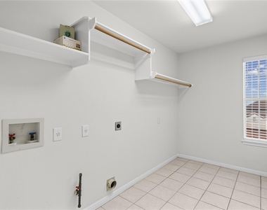 10700 Pointe View Dr - Photo Thumbnail 24