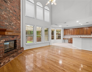 10700 Pointe View Dr - Photo Thumbnail 8