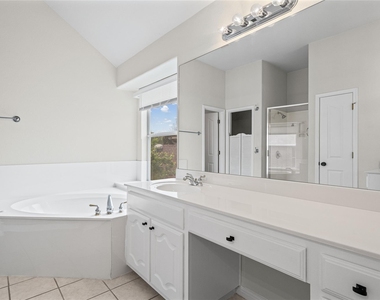 10700 Pointe View Dr - Photo Thumbnail 21