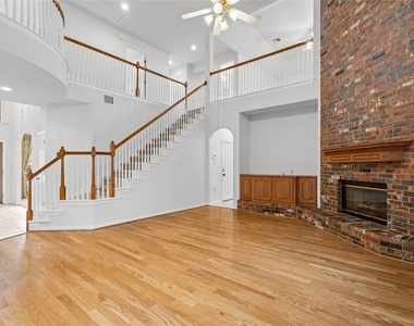 10700 Pointe View Dr - Photo Thumbnail 7