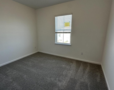 33 Thurnham Lane - Photo Thumbnail 31