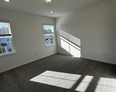 33 Thurnham Lane - Photo Thumbnail 16