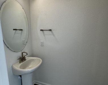 33 Thurnham Lane - Photo Thumbnail 13