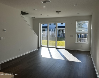 33 Thurnham Lane - Photo Thumbnail 3