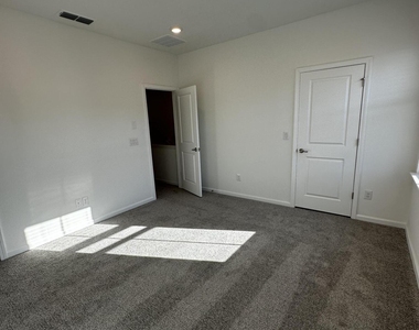 33 Thurnham Lane - Photo Thumbnail 21
